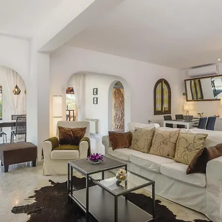 2263 Sunny With Views Over The Bay Of Palma Villa