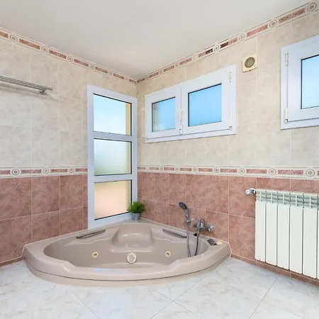 2263 Sunny With Views Over The Bay Of Palma Villa